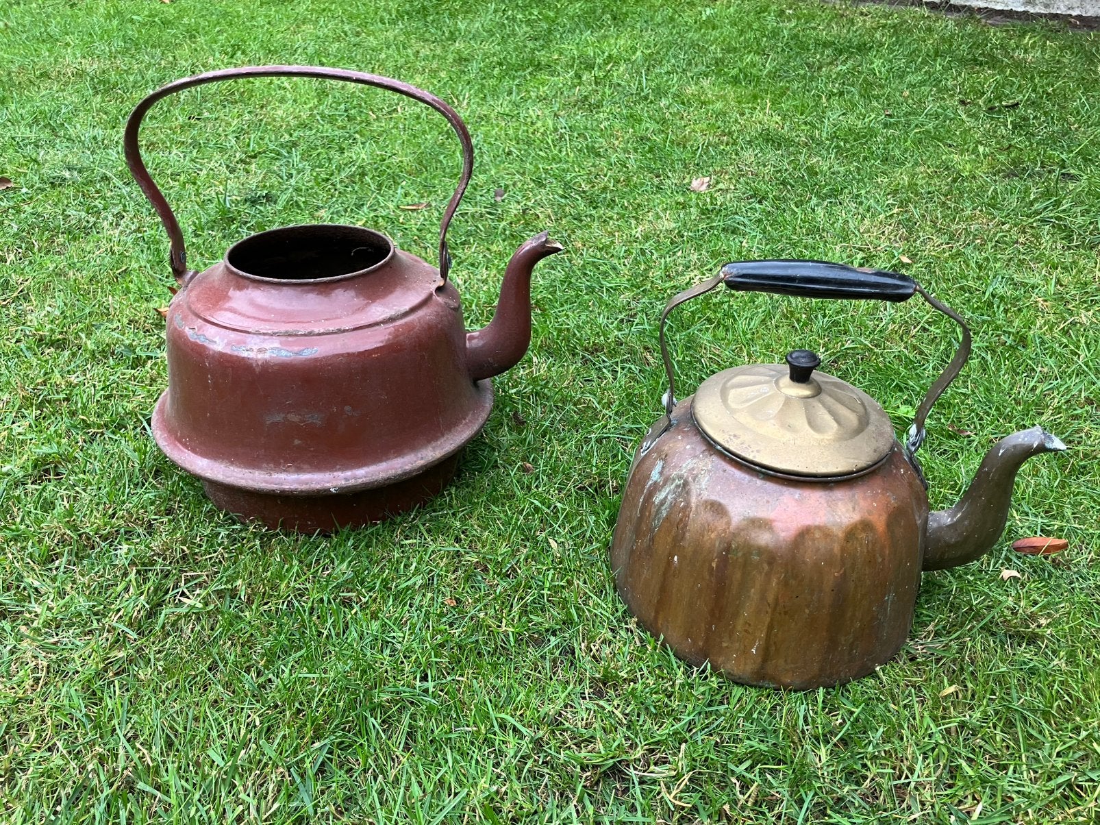 Set van 2 antieke ketels, Ophalen