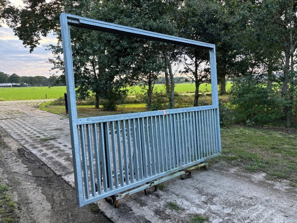Tussenwand half spijl 3000x2200 overjarig model, Dieren en Toebehoren, Opfok, 4 paarden of pony's of meer