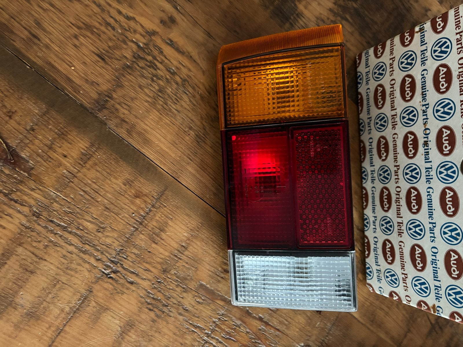 NOS Nieuw VW Golf MK1 Achterlicht Smal Hella, Ophalen of Verzenden, Nieuw, Volkswagen