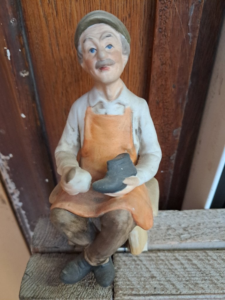 Beeldje schoenmaker, Ophalen, Zo goed als nieuw, Mens