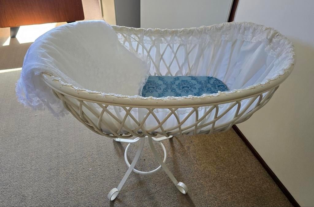 Rotan wieg om opnieuw te bekleden, Ophalen, Wieg