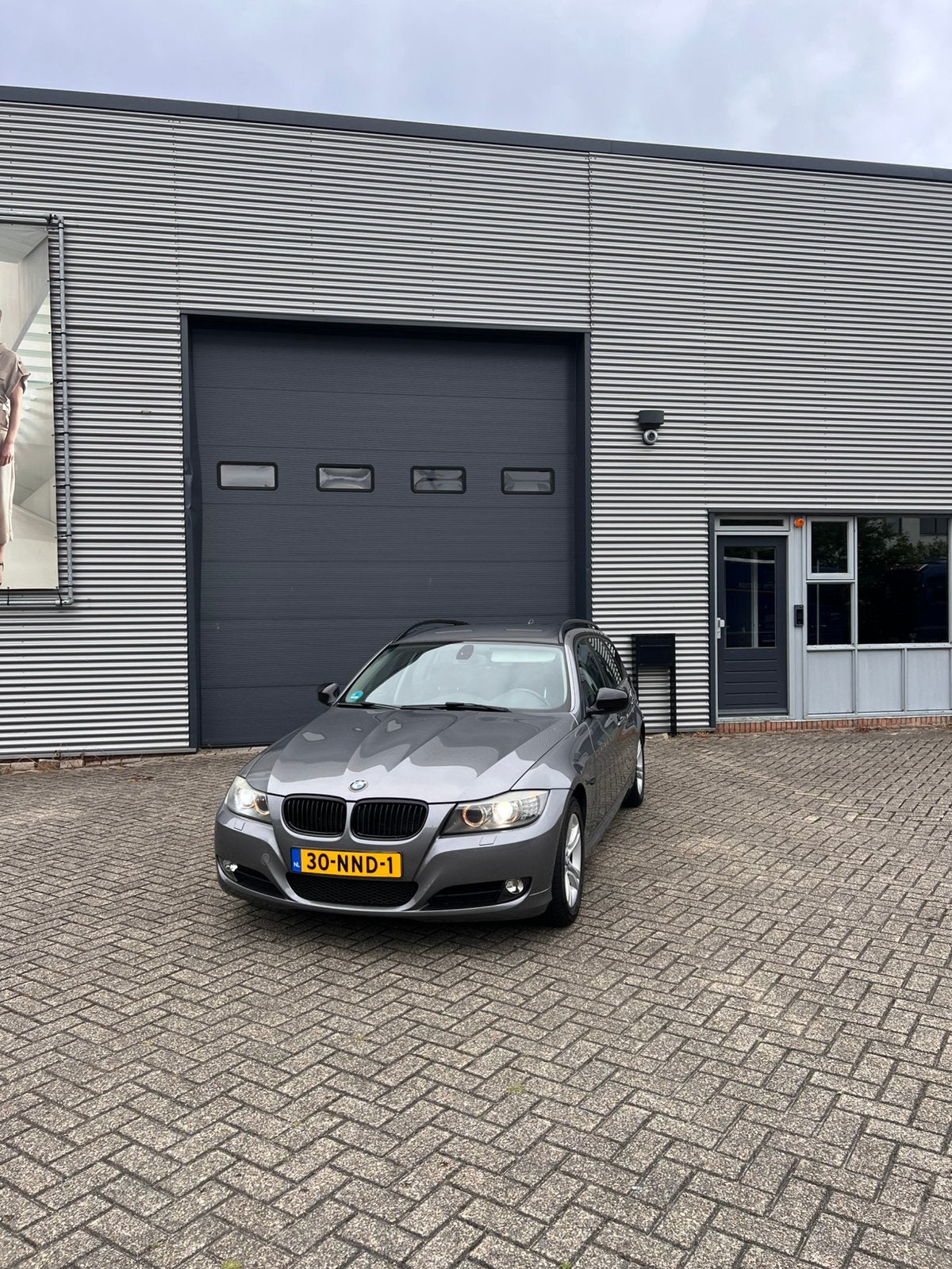 BMW 3-Serie 2.0 318 I Touring 2010 Grijs, Auto's, BMW, Achterwielaandrijving, Origineel Nederlands, Handgeschakeld, Particulier