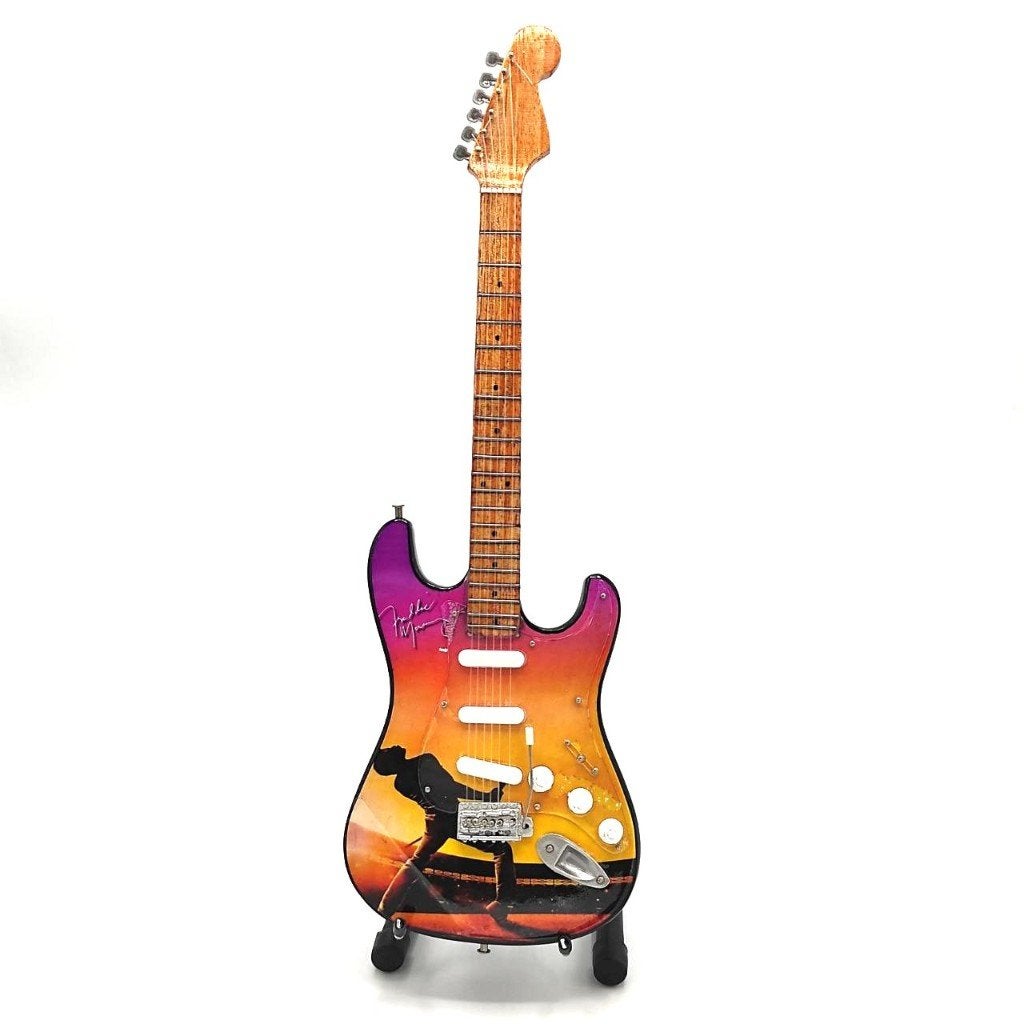 Freddie Mercury Bohemian Rhapsody mini gitaar 25 cm deco, Info@deconoord.nl, Deco Noord, Nieuw, Ophalen of Verzenden