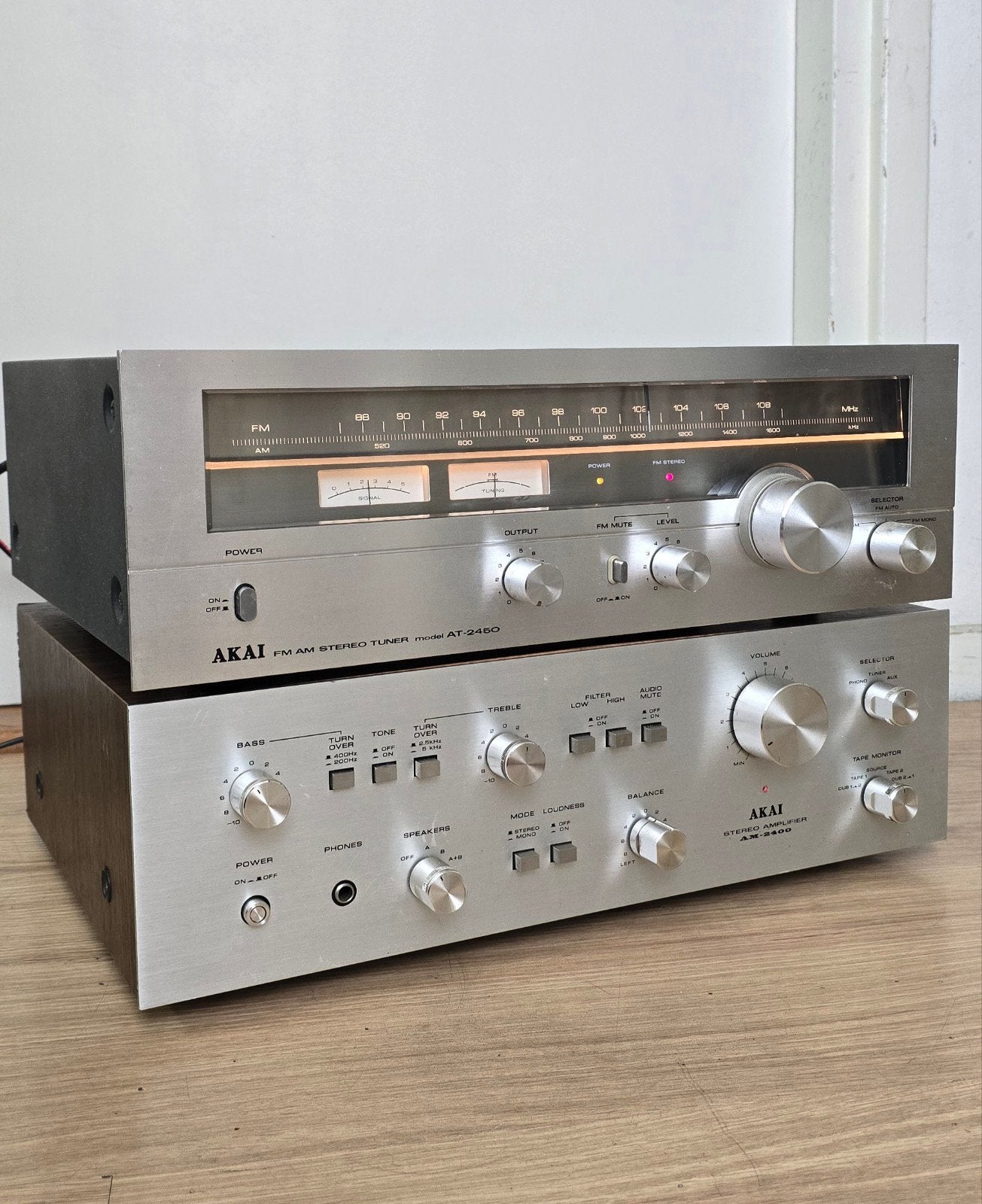 Akai AM-2400 Versterker & AT-2450 Tuner Set - Vintage Hifi