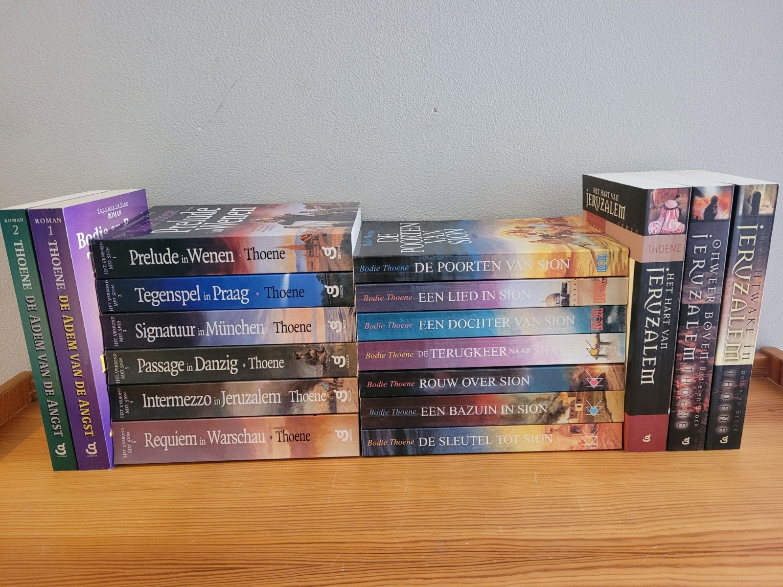 18 boeken van Bodie Thoene, Ophalen of Verzenden, Gelezen, Bodie Thoene