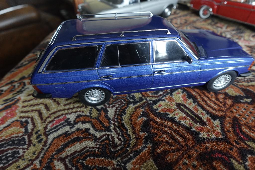 MERSEDES  BENS COMBI 250 T S 123/ 1980 KK SCALE 1;18, Ophalen of Verzenden, Zo goed als nieuw, Auto, Overige merken