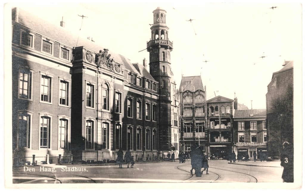 9061	Den Haag	Stadhuis	Nette oude kaart onbeschreven