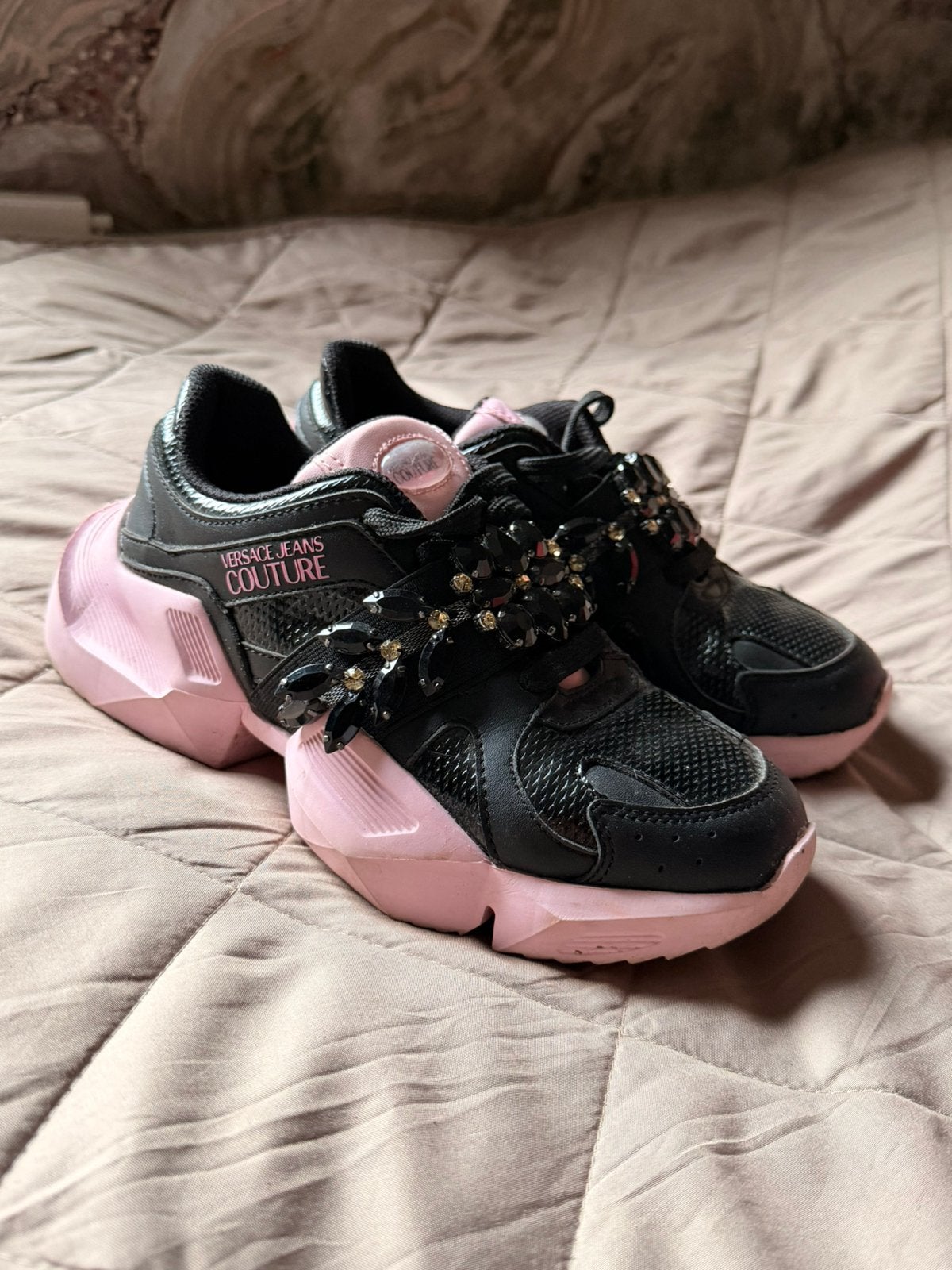 Dames schoenen Versace Jeans Couture maat 36 37 zwart roze, Kleding | Dames, Ophalen of Verzenden, Zo goed als nieuw