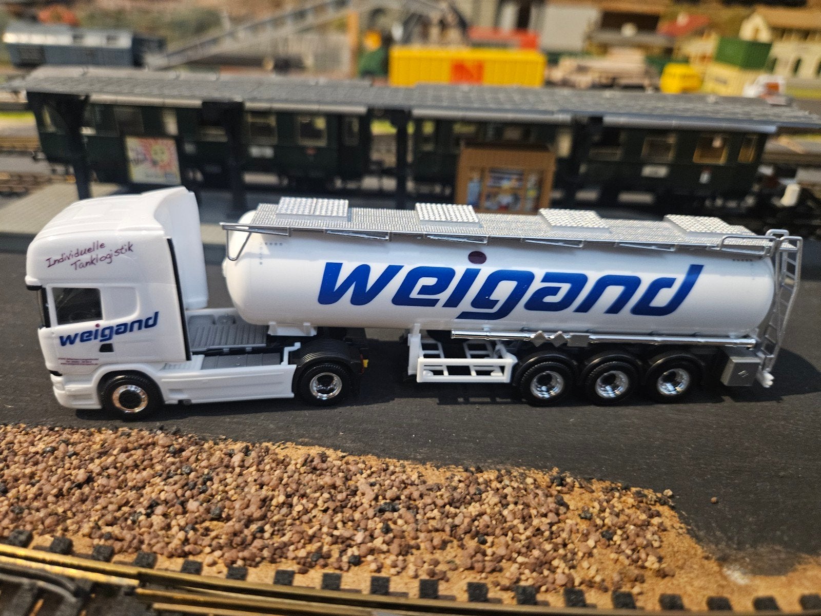Herpa Scania Weigand Tankwagen Model, Groter dan 1:32, Zo goed als nieuw, Truck, Ophalen