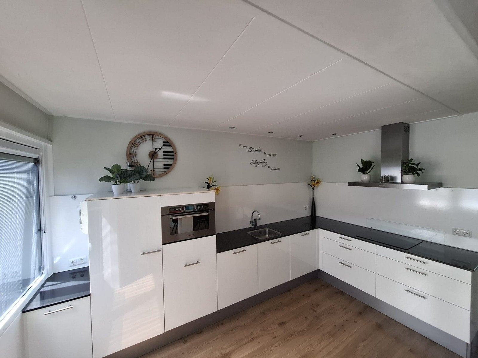 Complete keuken met mooi composiet werkblad incl. Apparatuur, Ophalen, Gebruikt, Wit, Hoekkeuken