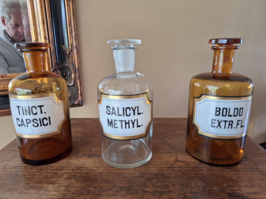 3 mooie apothekersflessen 2 bruin 1 helder  puntgaaf., Ophalen of Verzenden