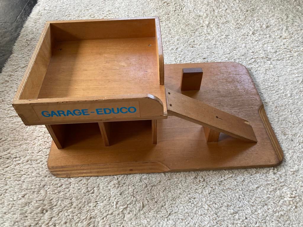 Educo super stevige houten GARAGE ( Vintage), Kinderen en Baby's, Speelgoed | Houten speelgoed, Ophalen of Verzenden, Gebruikt