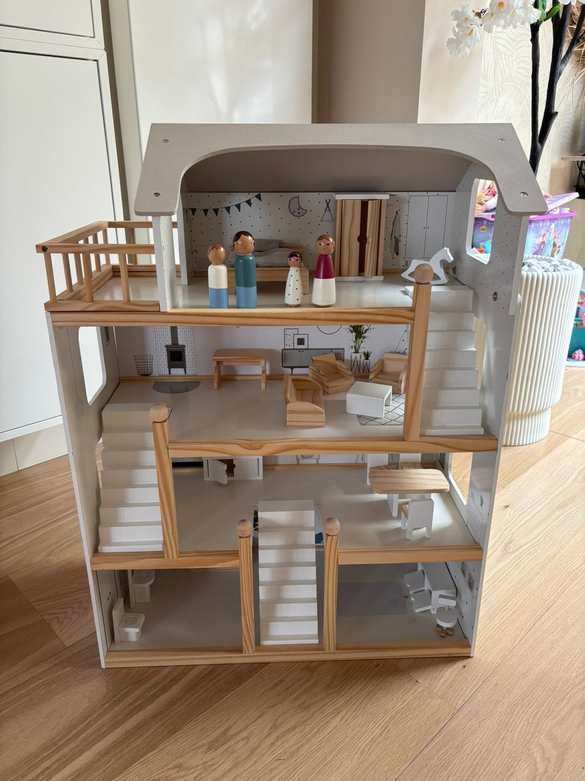 Groot houten poppenhuis + meubels + poppetjes, Ophalen of Verzenden, Zo goed als nieuw, Poppenhuis