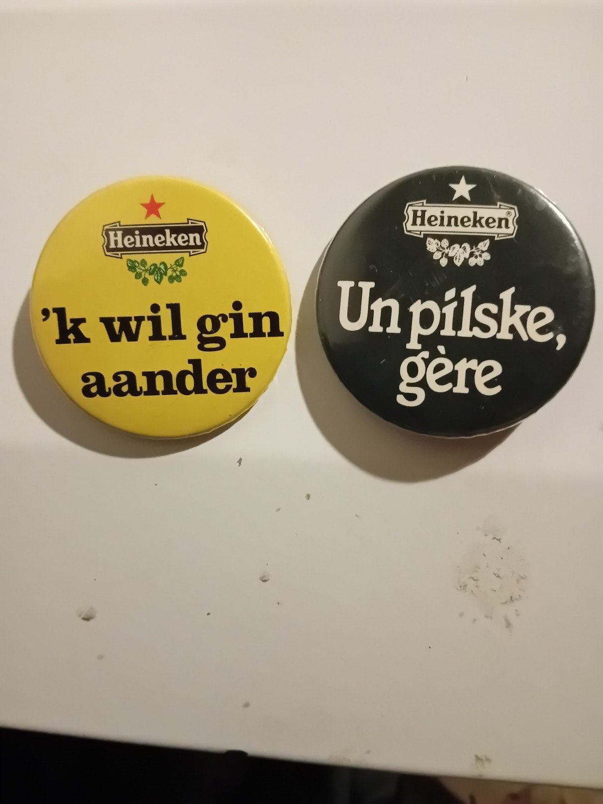 2 Heineken buttons, Ophalen