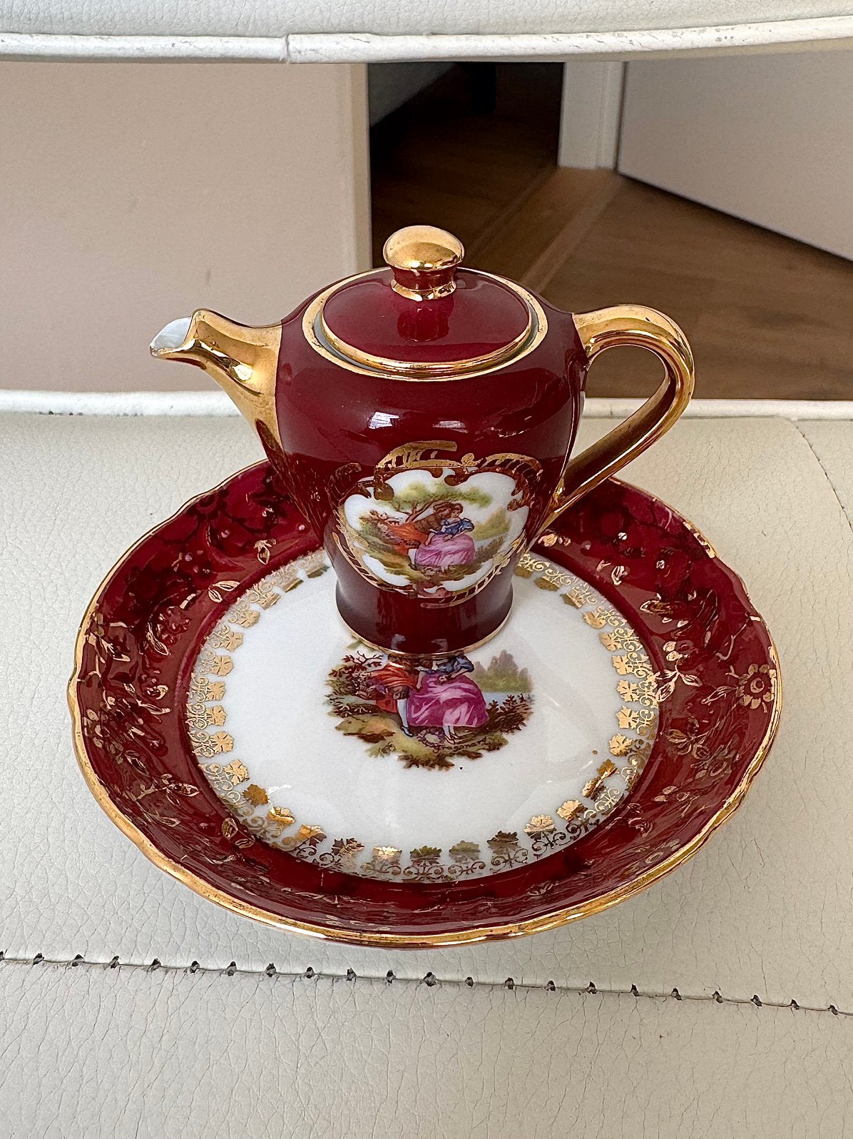 Vintage Goudeville theepotje en Schumann schoteltje, Antiek en Kunst, Antiek | Servies compleet, Verzenden