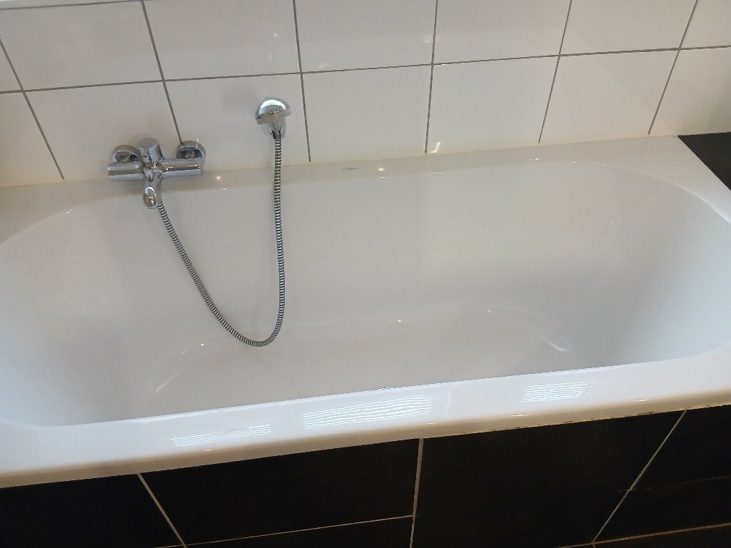 Te koop wit kunststof bad., Ophalen, Gebruikt, Chroom, Bad