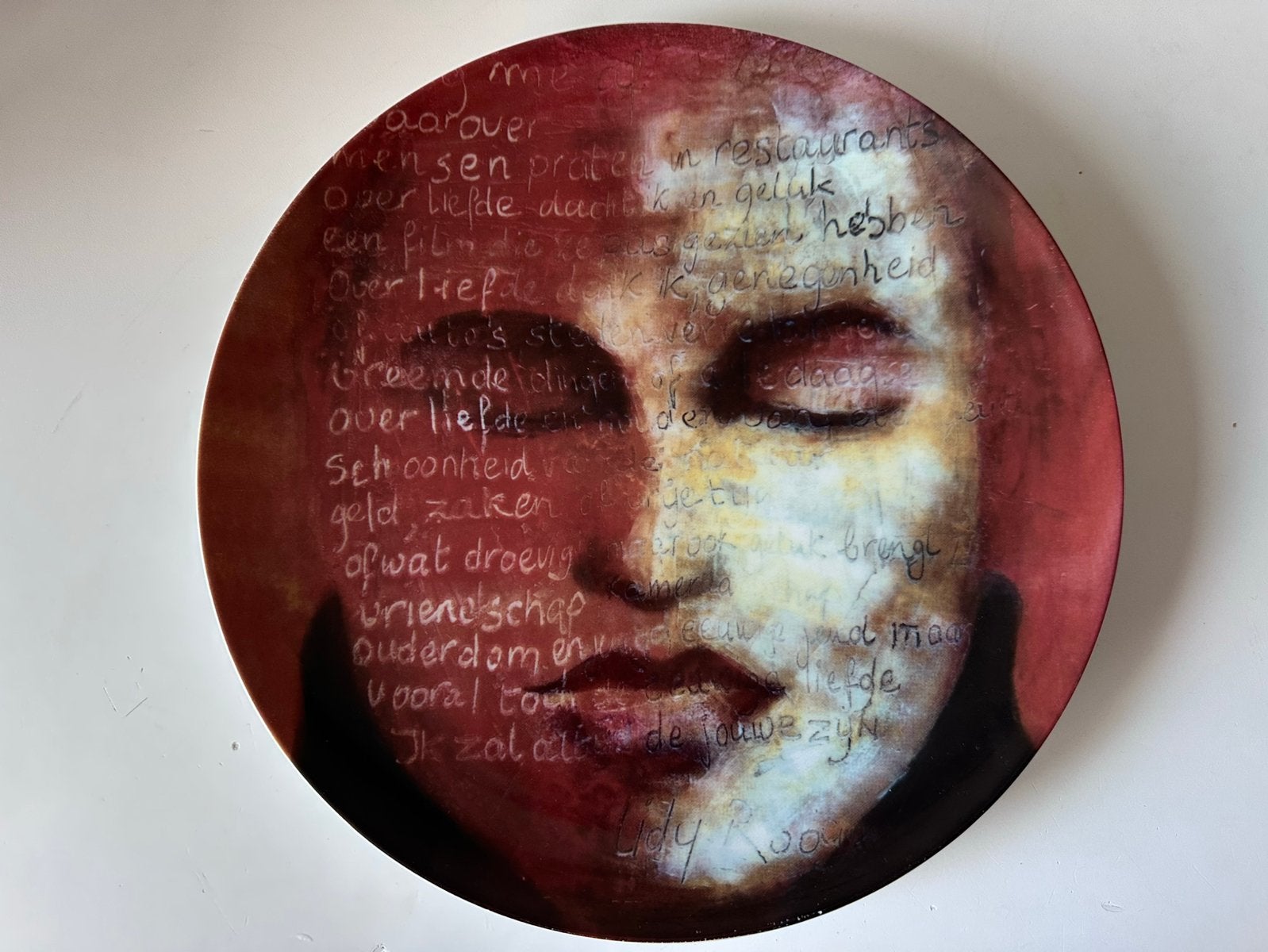 Proeven van kunst bord - Lidy Rooijmans “vraag me af”, Antiek en Kunst, Ophalen of Verzenden, Bord, Meerkleurig, Steen/keramiek