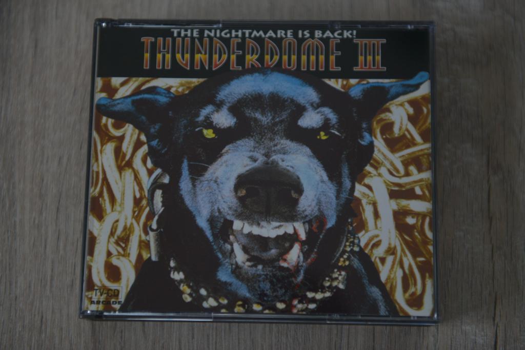 THUNDERDOME III ( 3 ) THE NIGHTMARE IS BACK 2CDbox, Cd's en Dvd's, Cd's | Dance en House, Zo goed als nieuw, Overige genres, Boxset