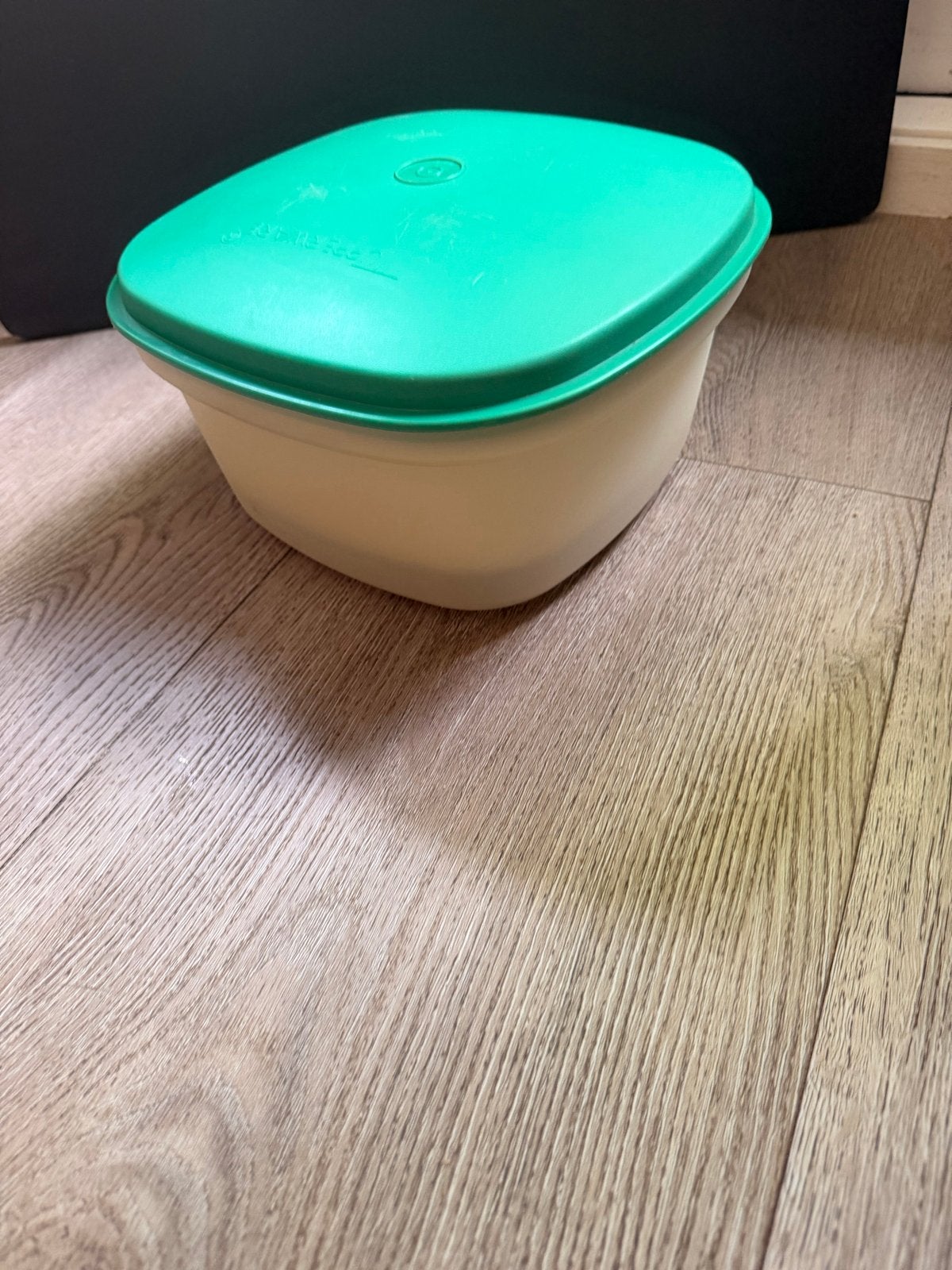 Tupperware bewaardoos met vergiet en deksel, Gebruikt, Bewaardoos, Ophalen of Verzenden, Met deksel