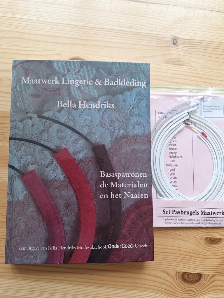 Boek Maatwerk Lingerie & Badkleding + Set Pasbeugels, Ophalen of Verzenden, Nieuw