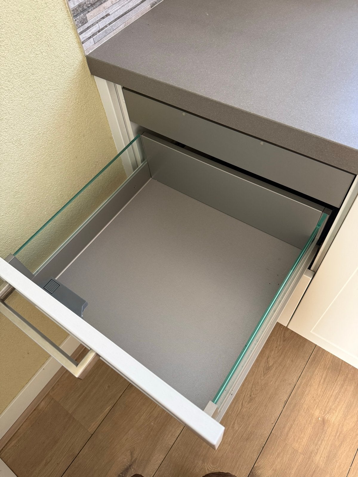Foto 11 van Moderne witte keuken met Bosch apparatuur