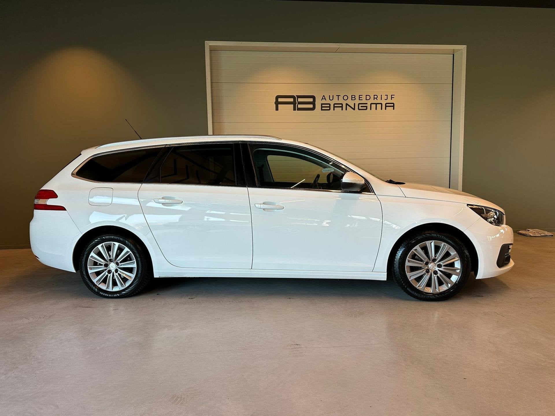 Peugeot 308 SW 1.2 PureTech BLUE LEASE PREMIUM|NAVIGATIE|CLI, Auto's, Voorwielaandrijving, Gebruikt, 1199 cc, Met garantie (alle)