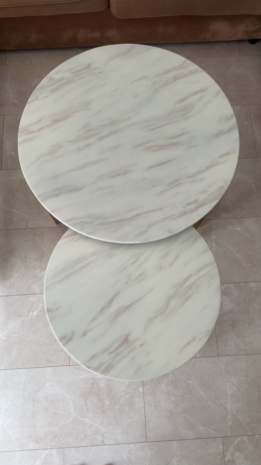 Set van 2 ronde salontafels met marmerlook en gouden onderst, Ophalen, Gebruikt, Rond, Metaal