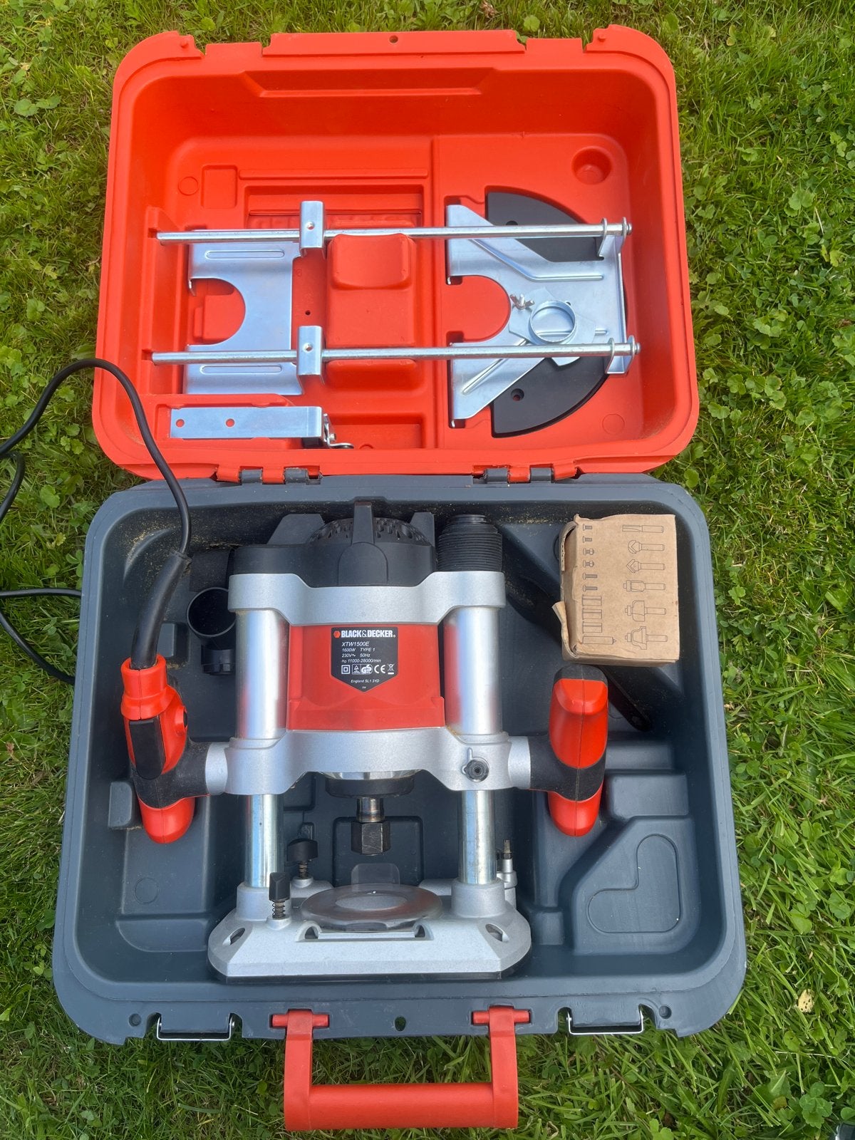 Black & Decker Bovenfrees XTW1500E met accessoires, Ophalen of Verzenden, Gebruikt, Elektrisch, Bovenfrees