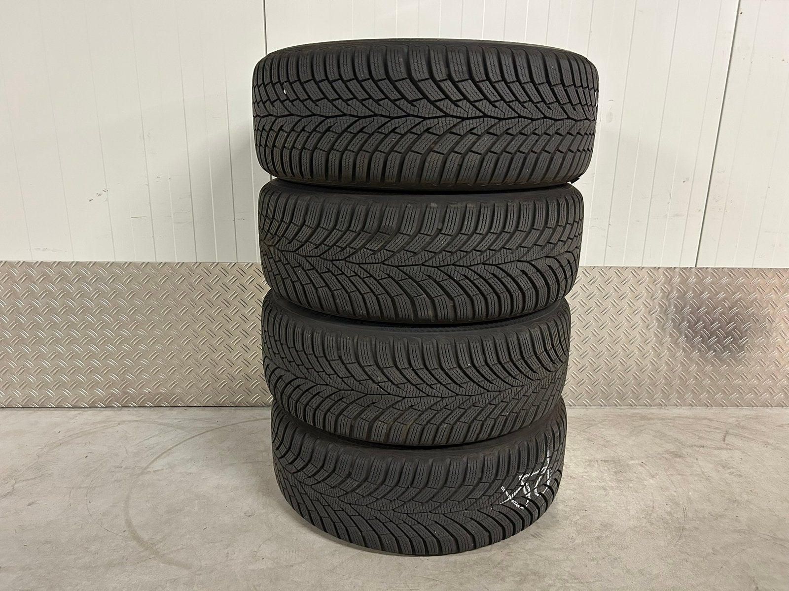 Volvo V40 S40 V60 S60 17 inch Continental winter 2023 ZGAN, Auto-onderdelen, Banden en Velgen, Ophalen, Gebruikt, Banden en Velgen