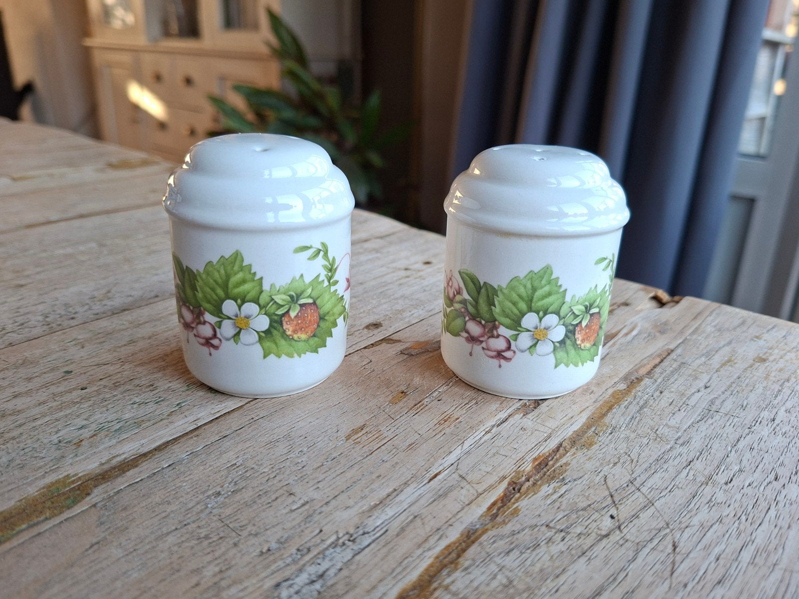 Marjolein Bastin Peper- en Zoutstel - Wedgwood, Overige merken, Keramiek, Ophalen of Verzenden, Zo goed als nieuw