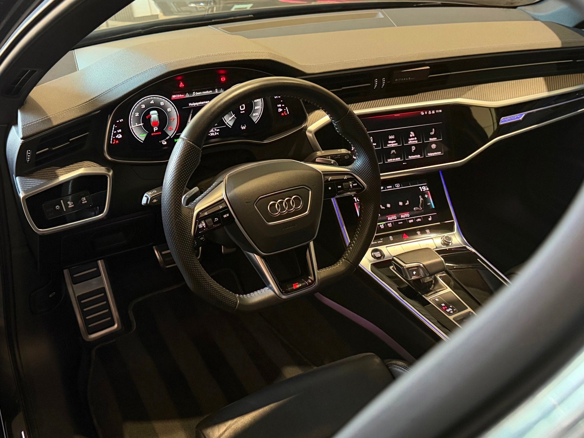 Audi A6 Avant 55 TFSI e quattro Competition| B&O| ACC| Lane, Auto's, Gebruikt, Euro 6, 4 cilinders, Plug-in hybride