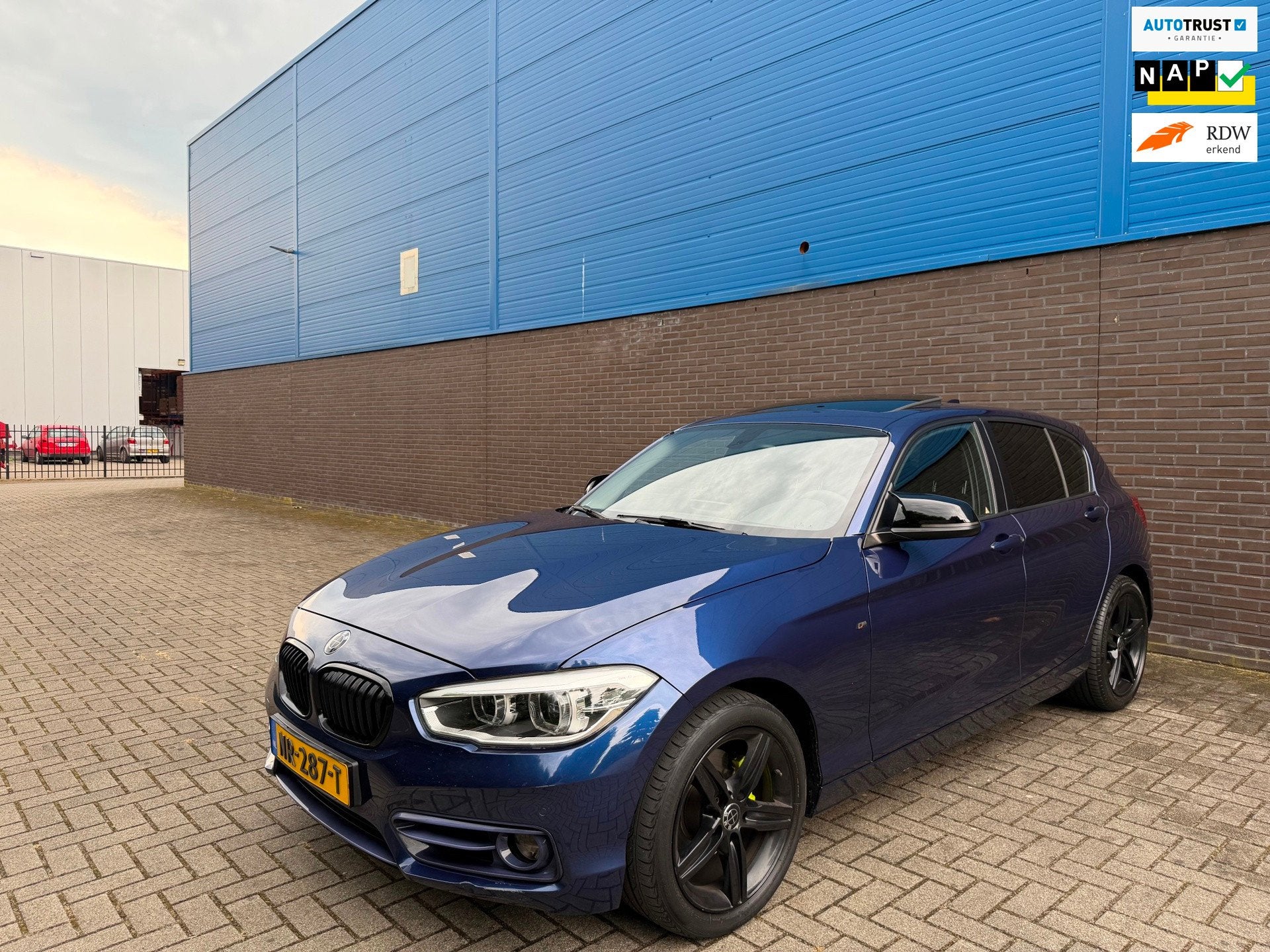 BMW 1-serie 120i | Pano | CarPlay | M-Sportstuur | 17” LM, Achterwielaandrijving, Gebruikt, Euro 6, 4 cilinders