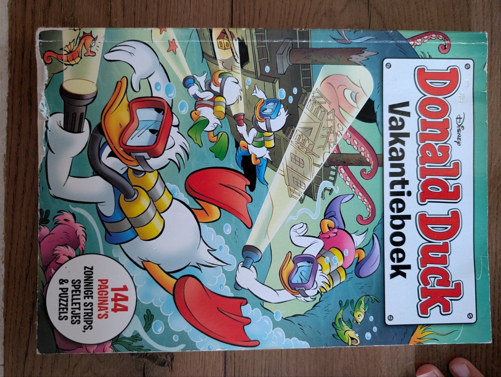 Donald Duck Vakantieboek - Strips, spelletjes & puzzels, Eén stripboek, Ophalen of Verzenden, Gelezen, Walt Disney
