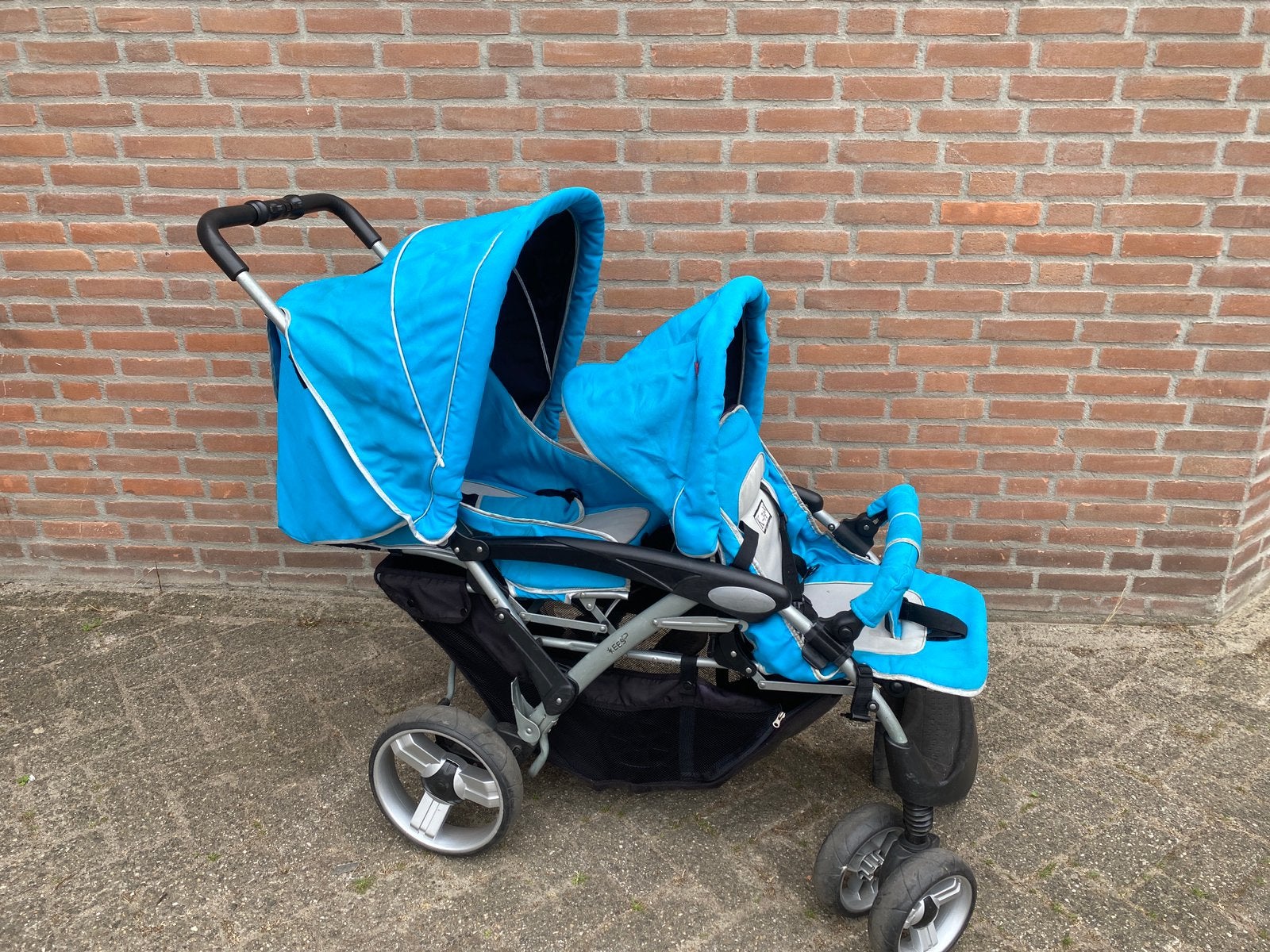 Opvouwbare Duo Kinderwagen Blauw/Zwart, Kinderen en Baby's, Tweelingen en Meerlingen, Ophalen, Zo goed als nieuw, Kinderwagen of Buggy