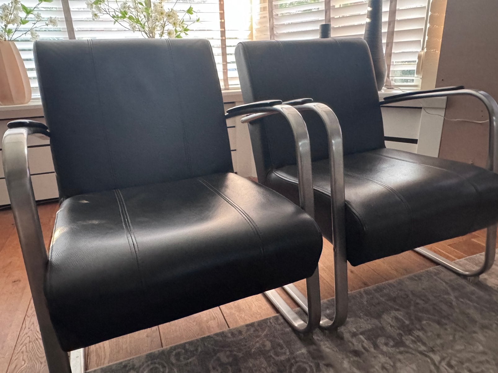 2 leren fauteuils met hocker, zwart, merk Henders en Hazel, Ophalen, Gebruikt, Vierkant, Leer