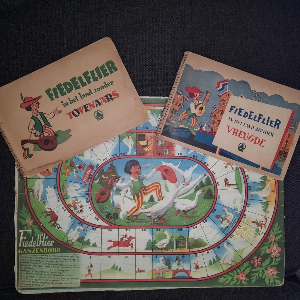 Fiedelflier ganzenbord + 2 plaatjesalbums - jaren 40, Verzamelen, Ophalen of Verzenden, Overige figuren, Gebruikt, Boek of Spel