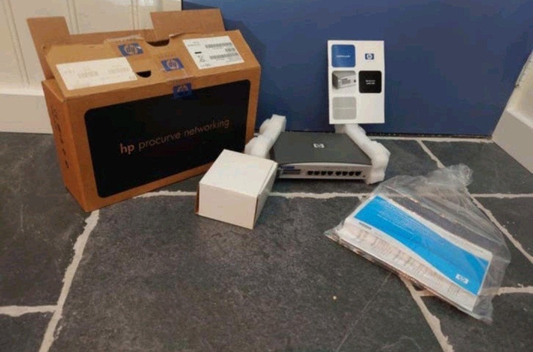 HP Procurve Switch 408 - 8 poorts netwerkswitch, NIEUW!, Computers en Software, Netwerk switches, Ophalen of Verzenden, Nieuw