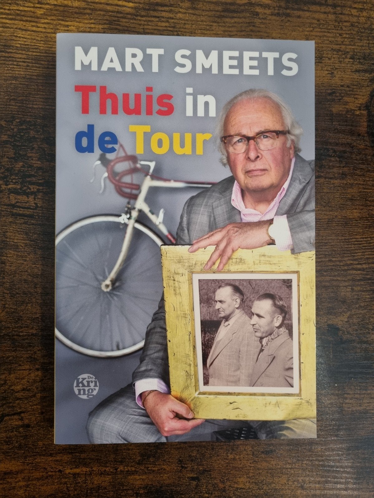 Mart Smeets - Thuis in de Tour (Boek), Ophalen of Verzenden, Gelezen, Mart Smeets, Lopen en Fietsen