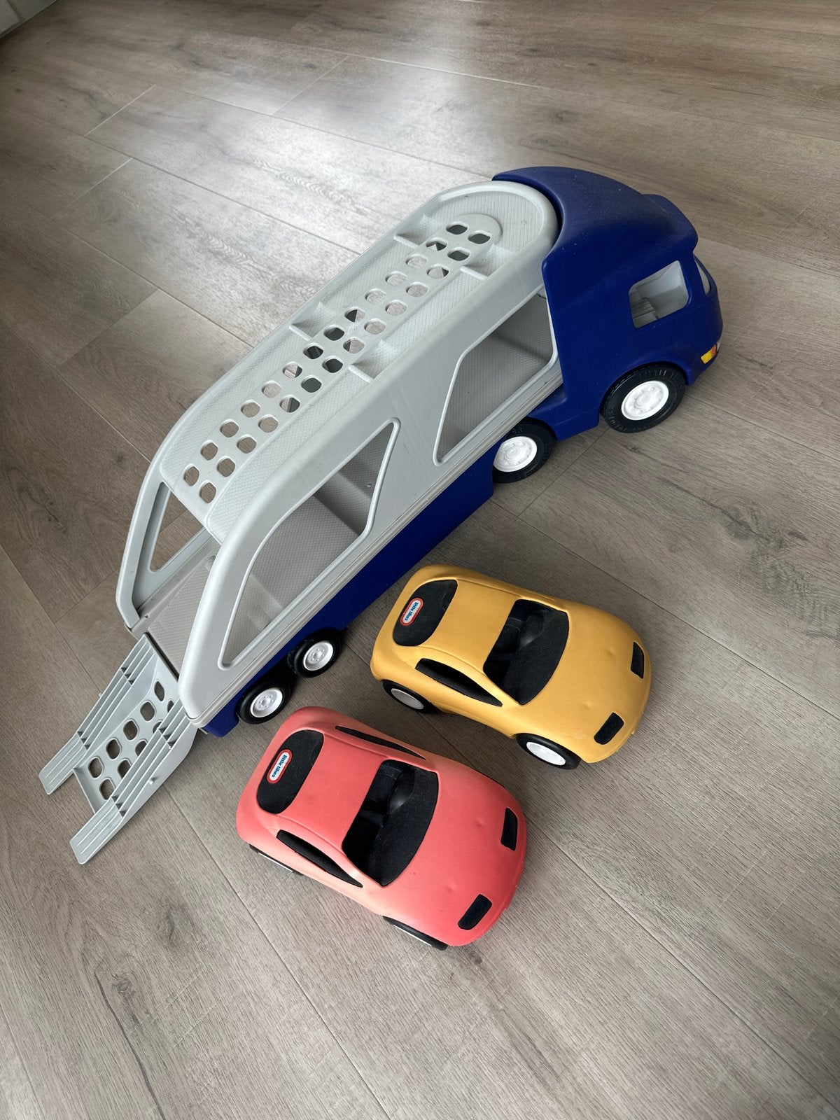 Little Tikes autotransporter met 2 auto's, Ophalen, Gebruikt