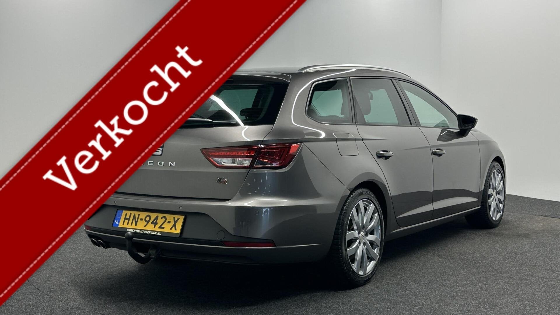 Seat Leon ST 1.4 EcoTSI FR Connect TREKHAAK CAMERA CARPLAY N, Auto's, Voorwielaandrijving, Gebruikt, 4 cilinders, Leon