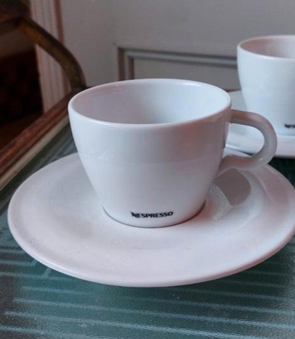 Nespresso kop en schotels, Huis en Inrichting, Keuken | Servies, Ophalen of Verzenden, Porselein, Overige stijlen, Kop(pen) en/of Schotel(s)