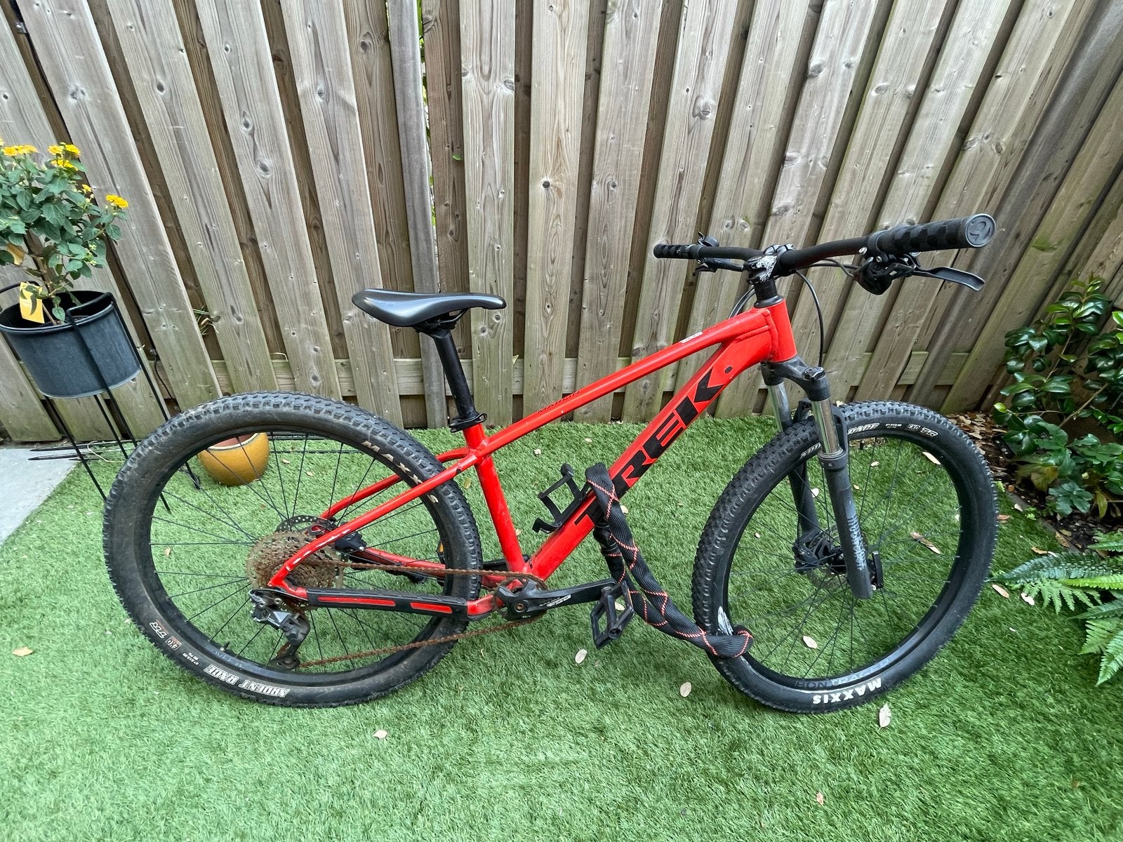 Trek Mountainbike Rood type Marlin 6 S 27.5 Lava GEN 3, Fietsen en Brommers, Fietsen | Mountainbikes en ATB, Ophalen, 57 cm of meer