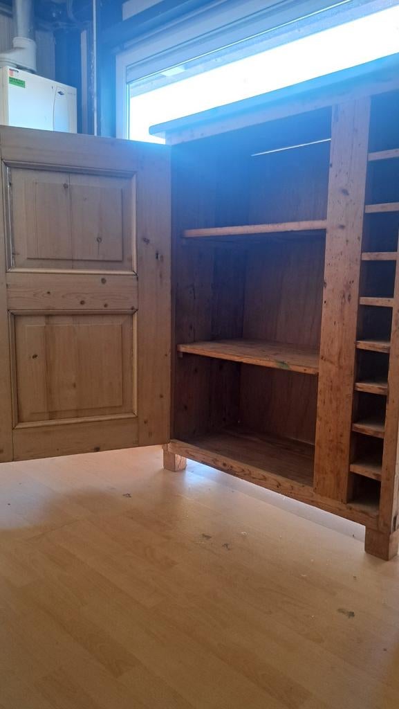GRATIS Massief houten kast met wijnrek - Rustieke stijl, Ophalen, 25 tot 50 cm