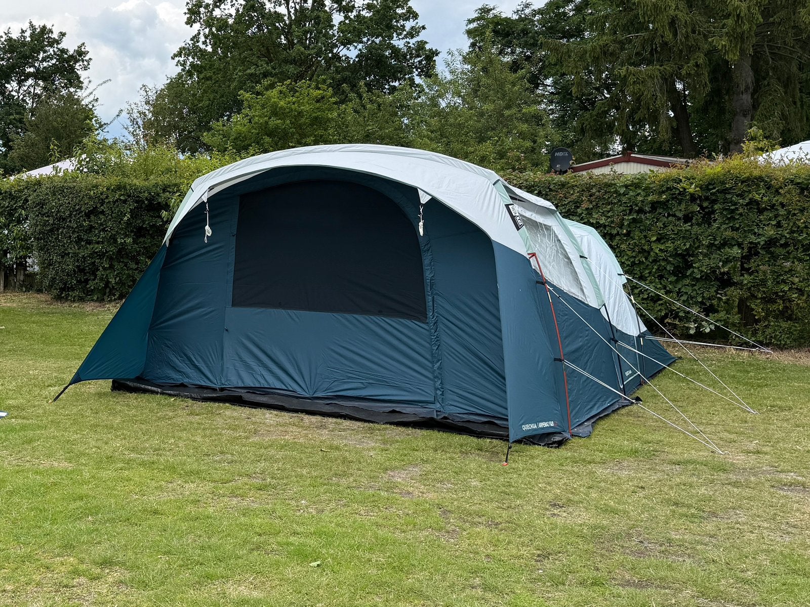Tent • Quechua Arpenaz 5.2 Fresh & Black • 5 personen, Caravans en Kamperen, Ophalen, Gebruikt, Tot en met 5
