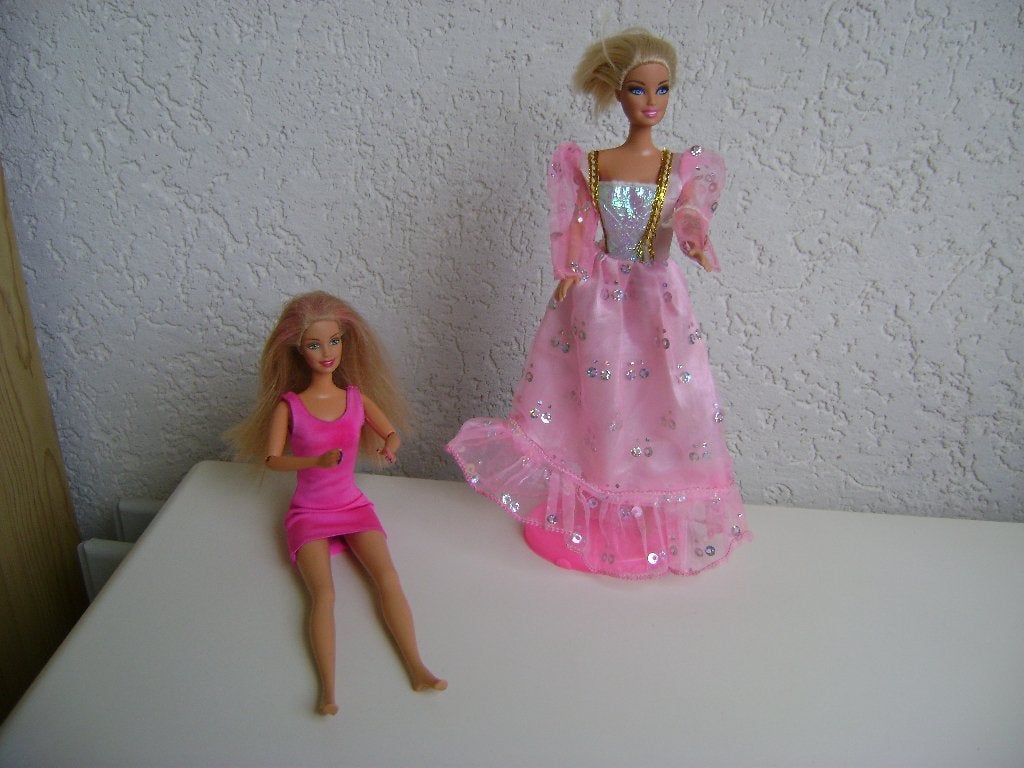 barbie mattel lange roze avondjurk 2010 knikbenen en uit1999, Ophalen of Verzenden, Zo goed als nieuw, Barbie