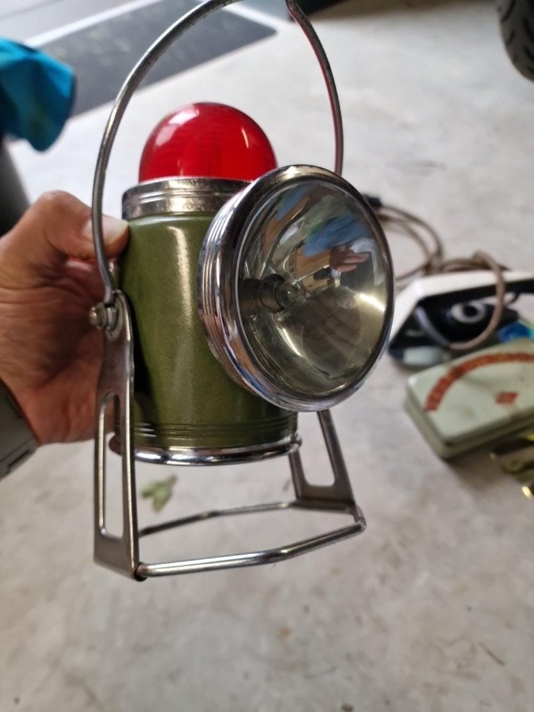 Vintage pechlamp plus Vintage auto verbandtrommel met inhoud, Auto diversen, Auto-accessoires, Ophalen of Verzenden, Gebruikt