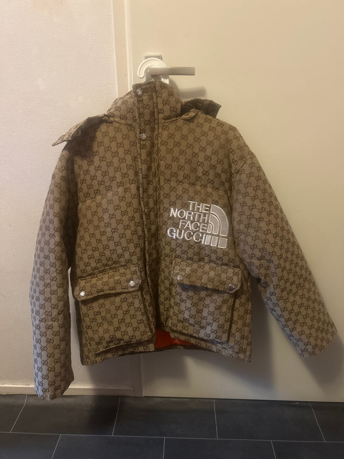 The North Face x Gucci Puffer Jas, Ophalen of Verzenden, Zo goed als nieuw, Bruin