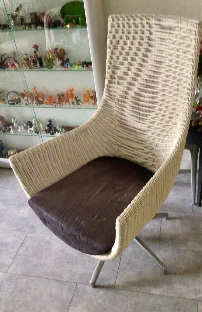 Rotan fauteuil met draaipoot - Comfortabel en stijlvol, Ophalen, Gebruikt, Minder dan 75 cm, Riet of Rotan
