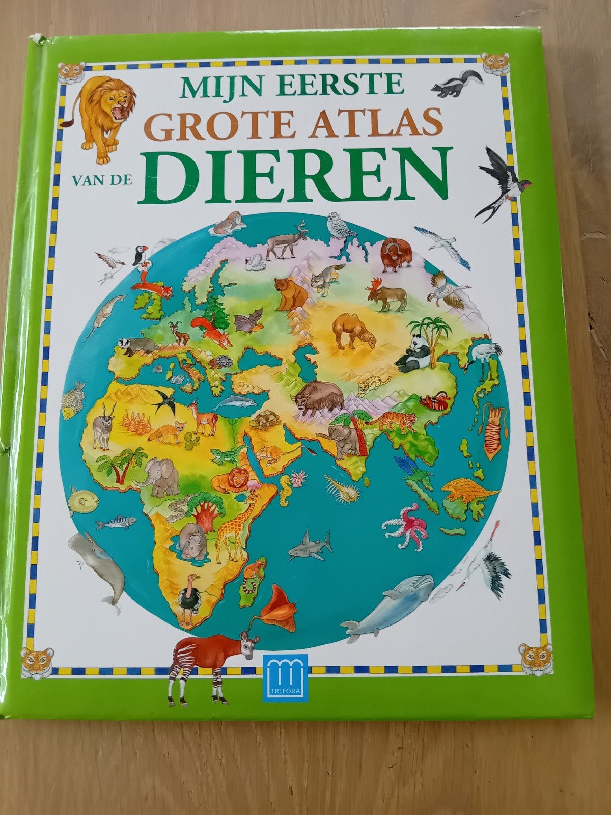 3x kinderatlas, Ophalen of Verzenden, Gelezen