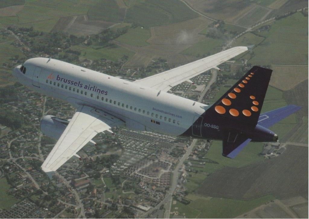 Brussels Airlines Airbus A319 ansichtkaart (airline issue), Ophalen of Verzenden, Nieuw, Kaart, Foto of Prent
